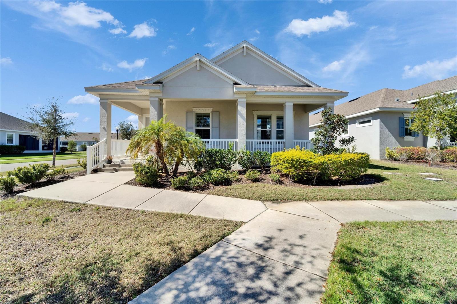 Single Family Residence in APOLLO BEACH, FL - Daniel Dourado