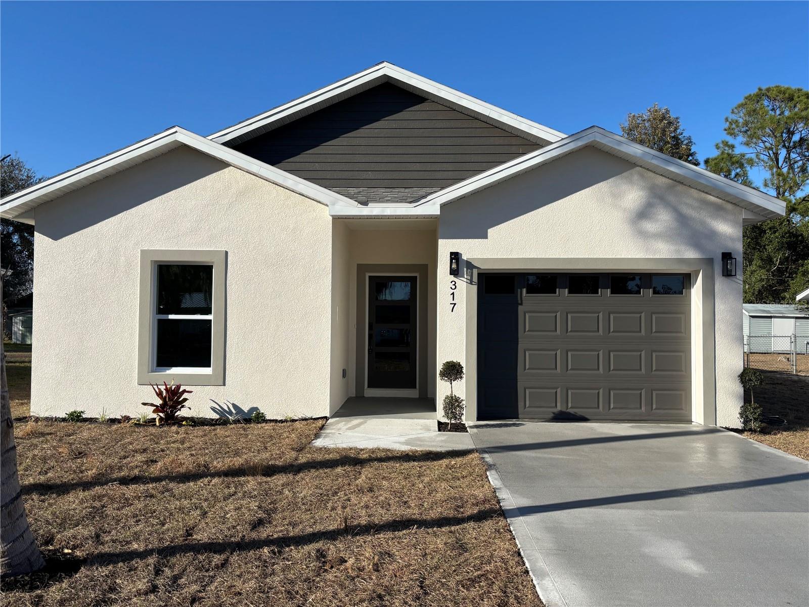 Single Family Residence in SEBRING, FL - Daniel Dourado