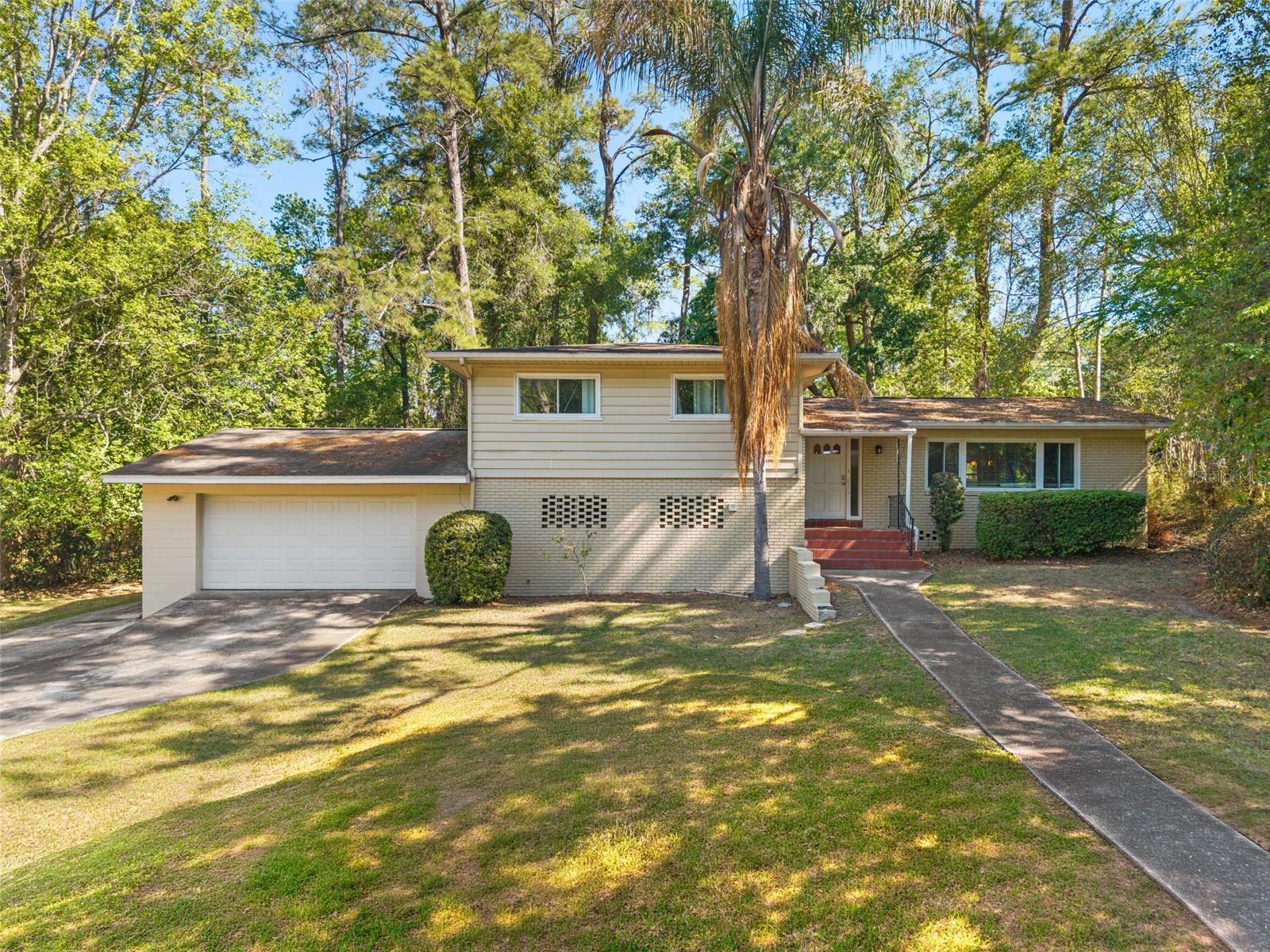 Single Family Residence in GAINESVILLE, FL - Daniel Dourado