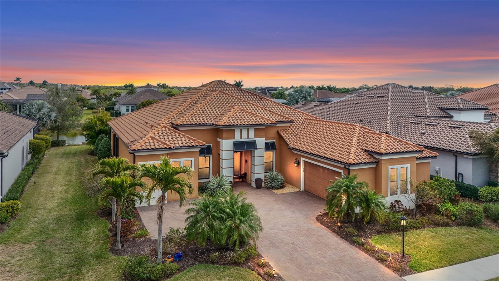 Single Family Residence in SARASOTA, FL - Daniel Dourado