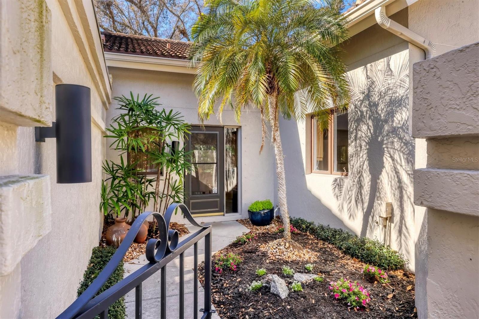 Single Family Residence in SARASOTA, FL - Daniel Dourado