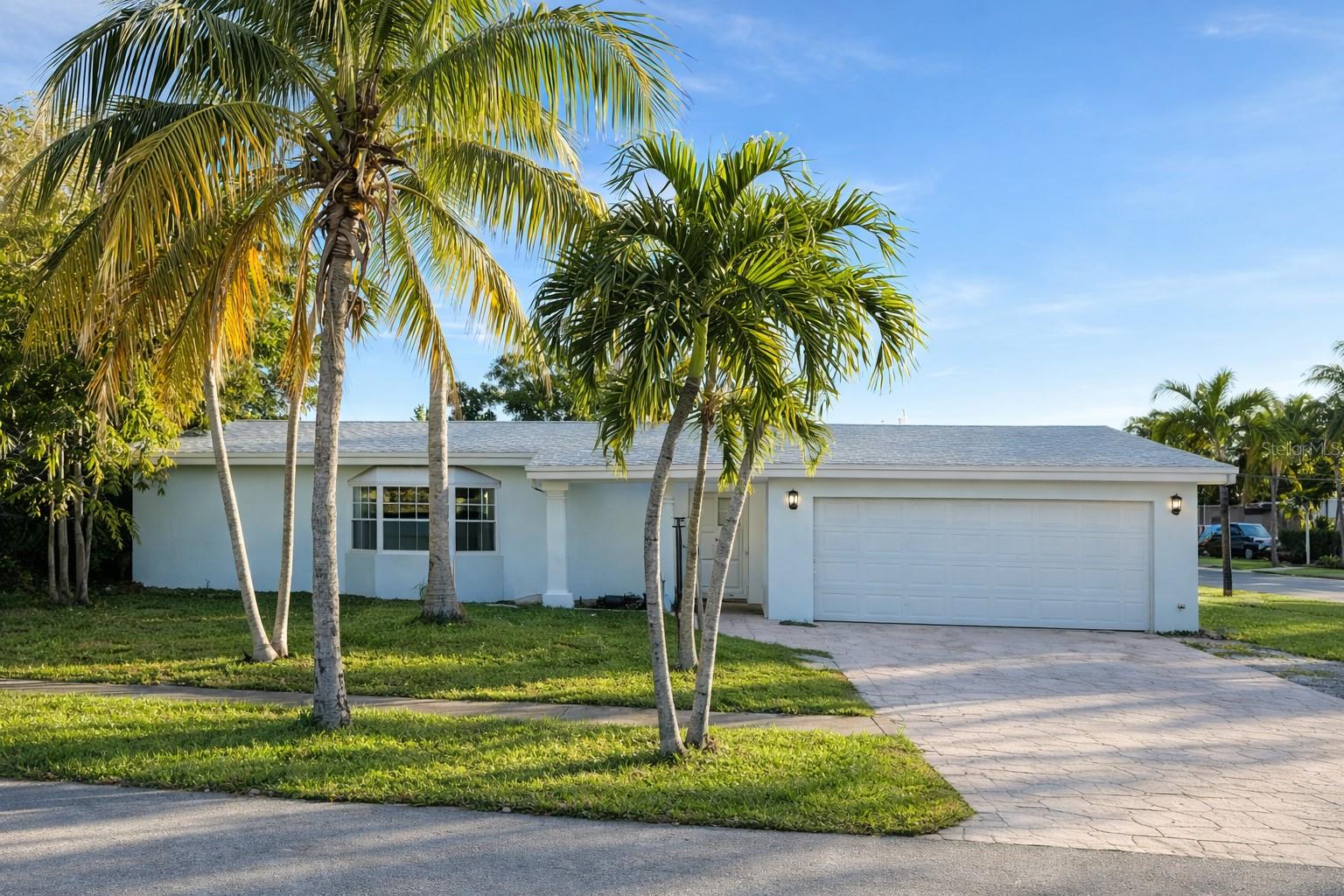 Single Family Residence in SUNRISE, FL - Daniel Dourado