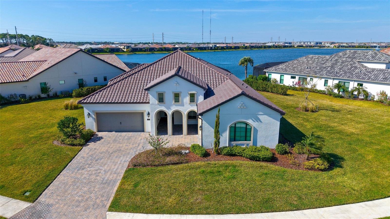 Single Family Residence in NOKOMIS, FL - Daniel Dourado