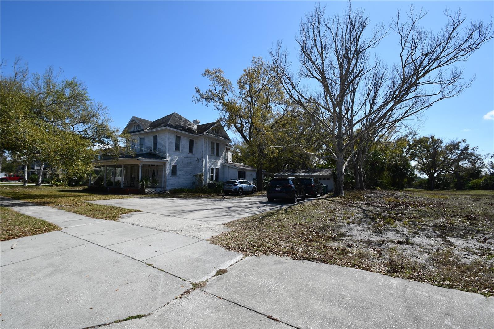 Single Family Residence in TAMPA, FL - Daniel Dourado
