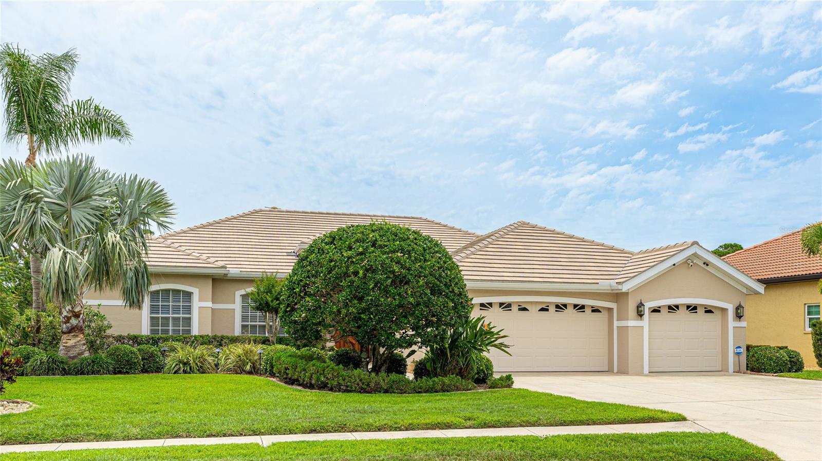 Single Family Residence in SARASOTA, FL - Daniel Dourado