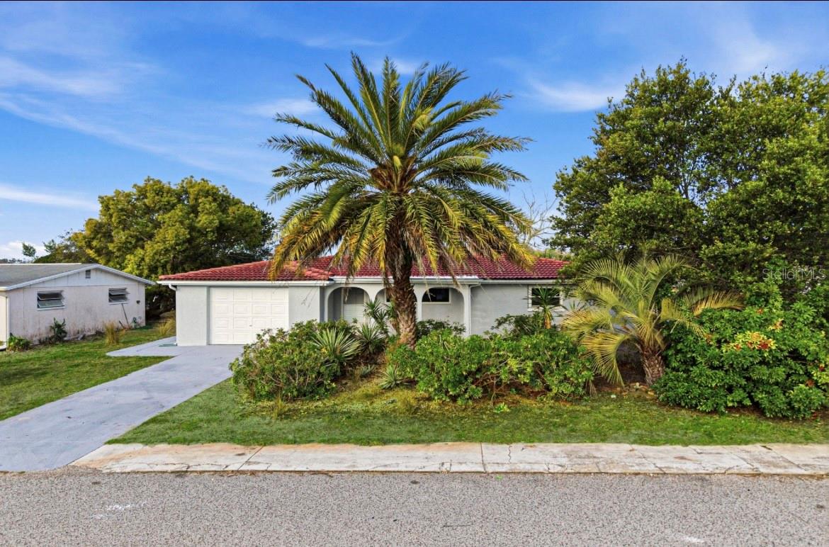 Single Family Residence in PORT RICHEY, FL - Daniel Dourado