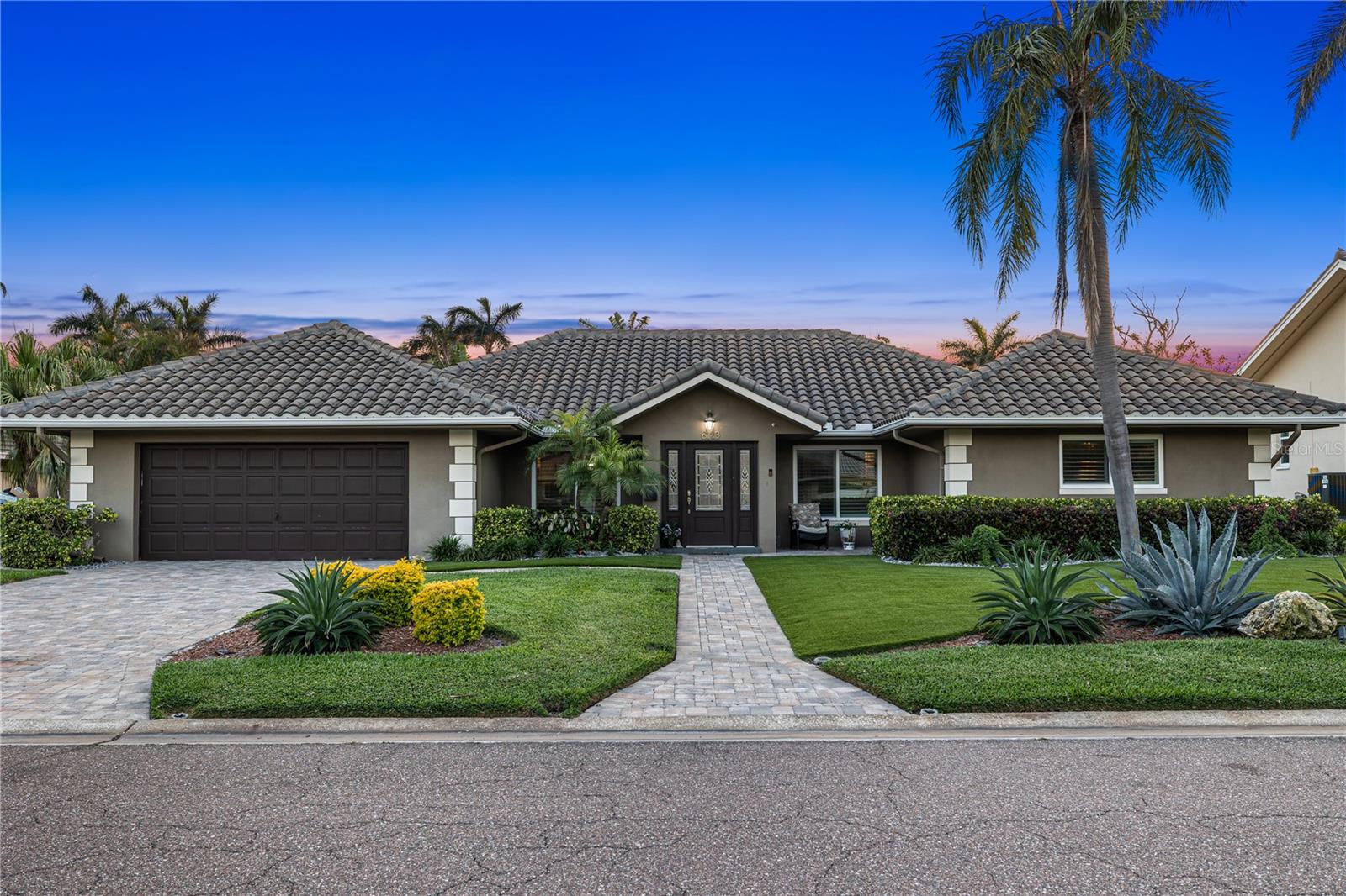 Single Family Residence em ST PETERSBURG, FL - Daniel Dourado