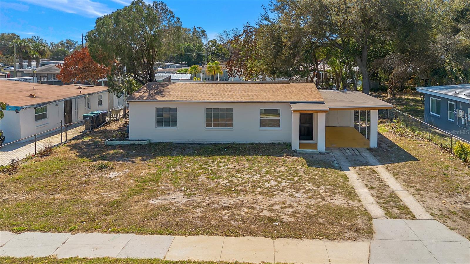 Single Family Residence in ORLANDO, FL - Daniel Dourado