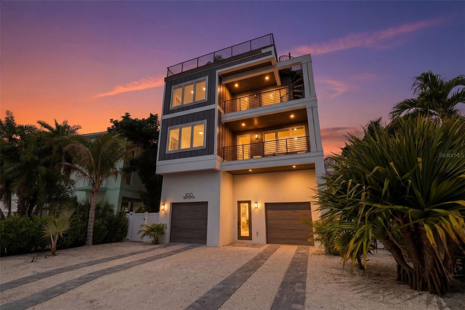 Single Family Residence in BRADENTON BEACH, FL - Daniel Dourado