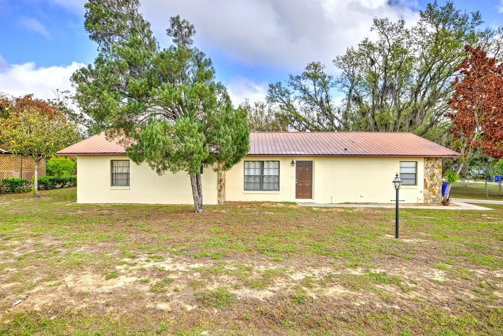 Single Family Residence in AVON PARK, FL - Daniel Dourado