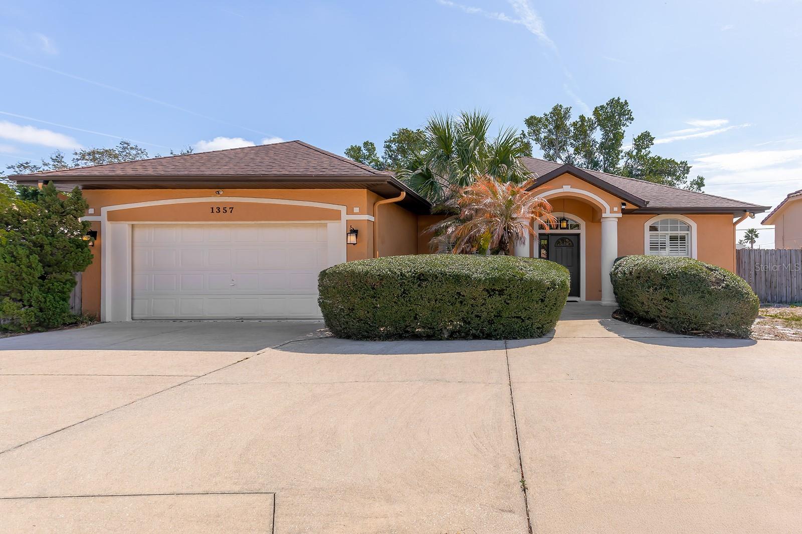 Single Family Residence em DELTONA, FL - Daniel Dourado