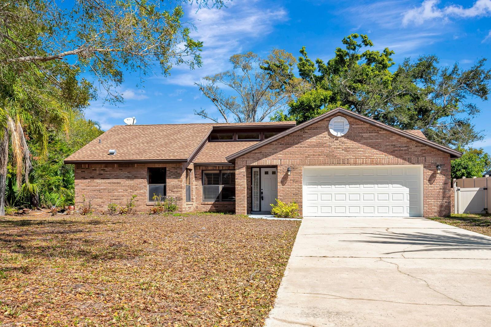 Single Family Residence in SARASOTA, FL - Daniel Dourado