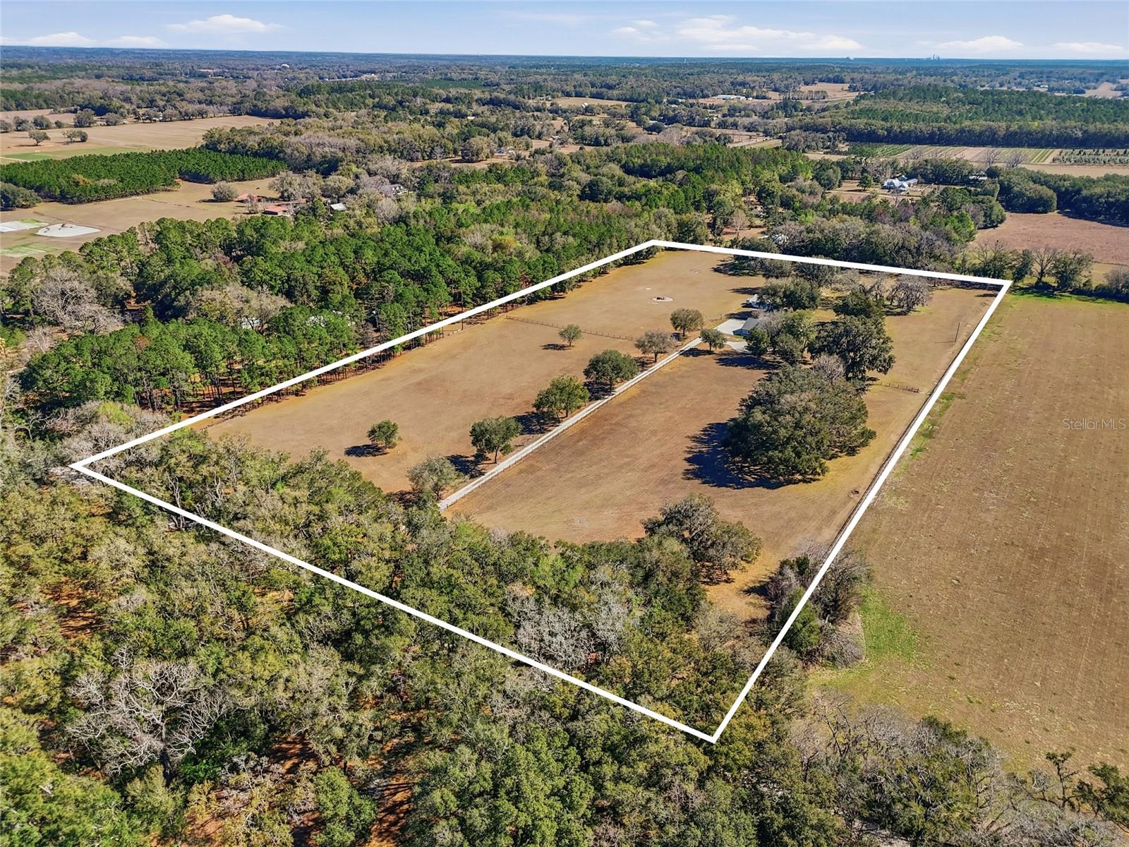 Single Family Residence em ALACHUA, FL - Daniel Dourado