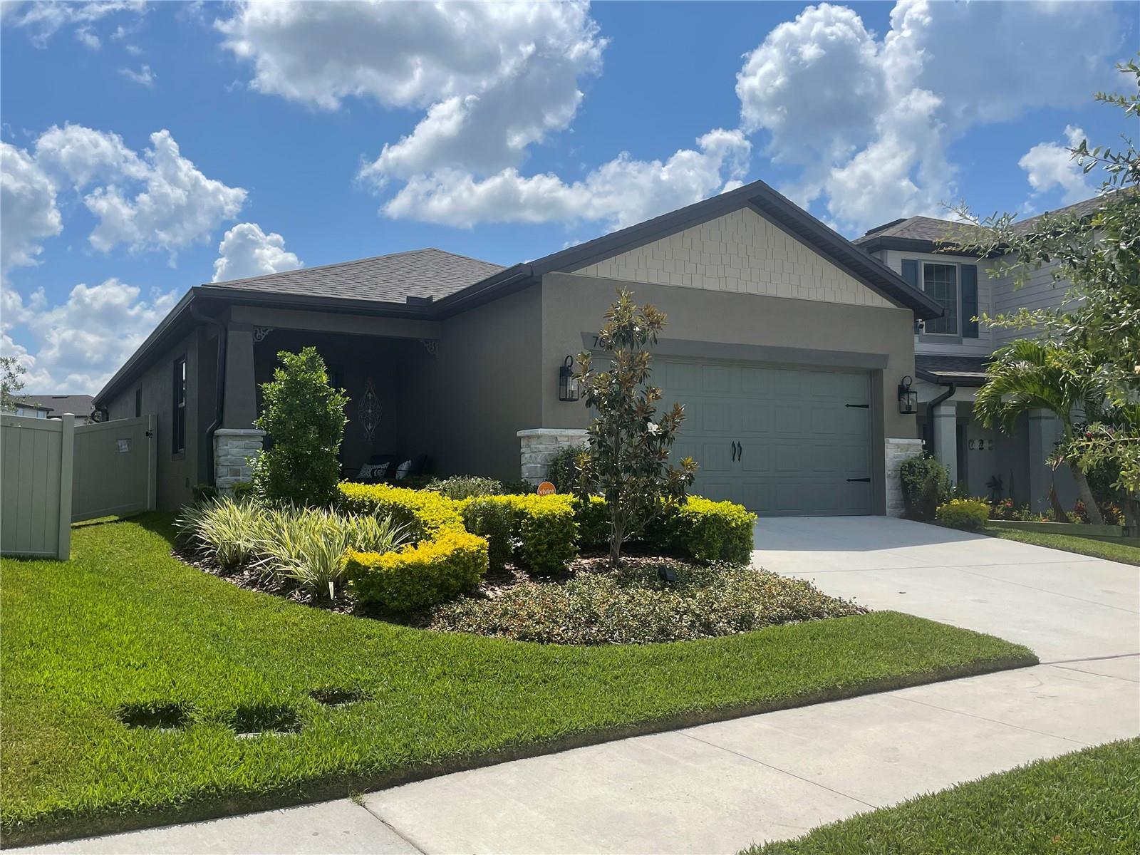 Single Family Residence in WESLEY CHAPEL, FL - Daniel Dourado