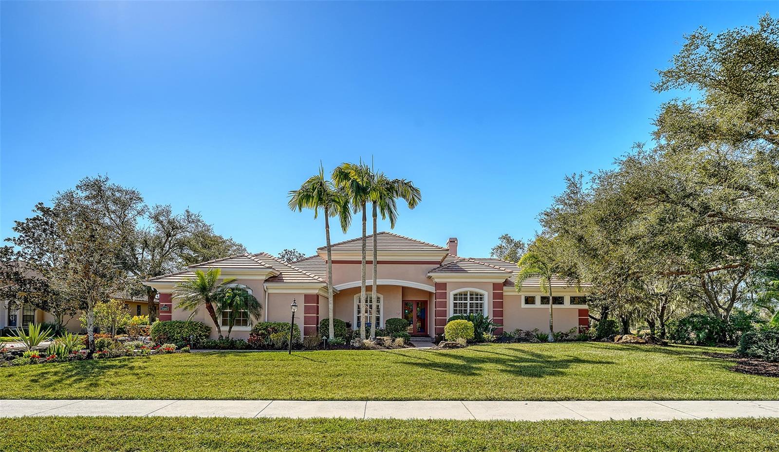 Single Family Residence in SARASOTA, FL - Daniel Dourado
