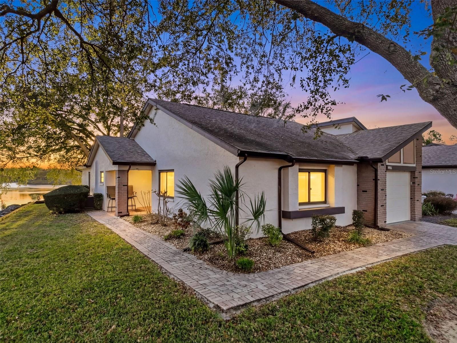 Single Family Residence em WEEKI WACHEE, FL - Daniel Dourado