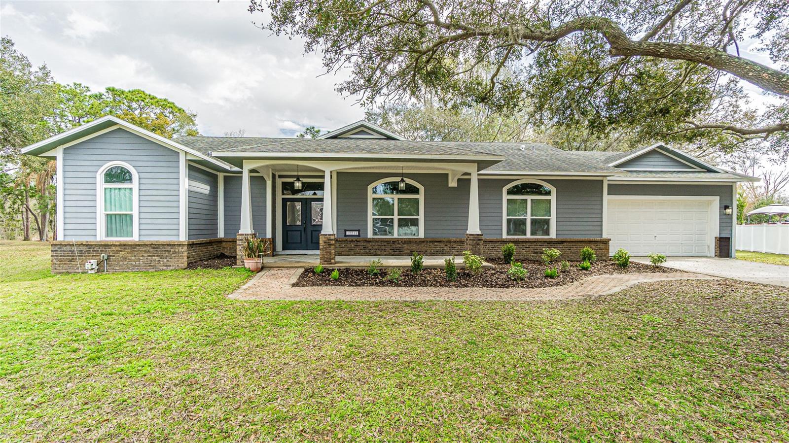 Single Family Residence em THONOTOSASSA, FL - Daniel Dourado