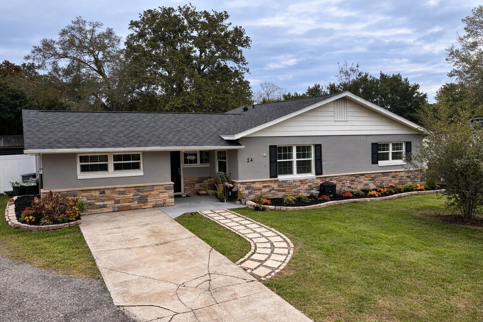 Single Family Residence in DEBARY, FL - Daniel Dourado