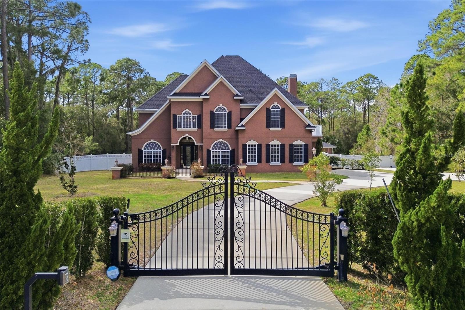 Single Family Residence in DEBARY, FL - Daniel Dourado