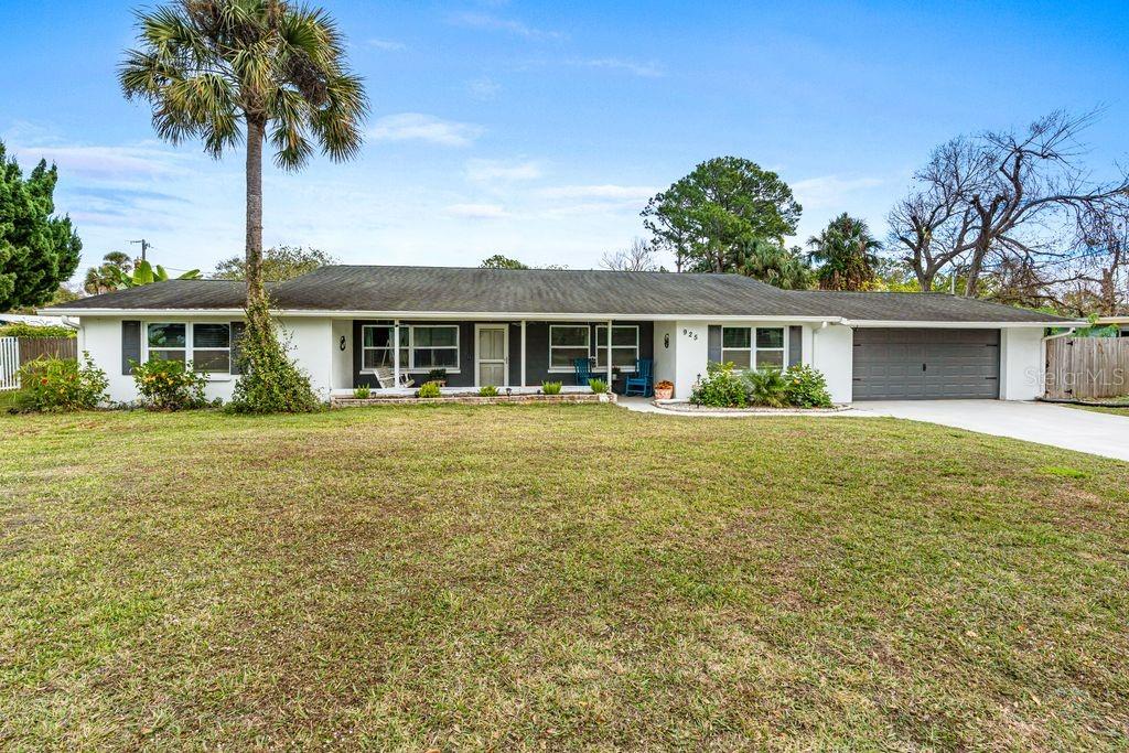 Single Family Residence in EDGEWATER, FL - Daniel Dourado