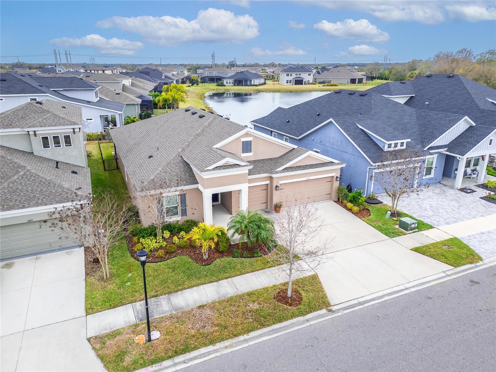 Single Family Residence in APOLLO BEACH, FL - Daniel Dourado