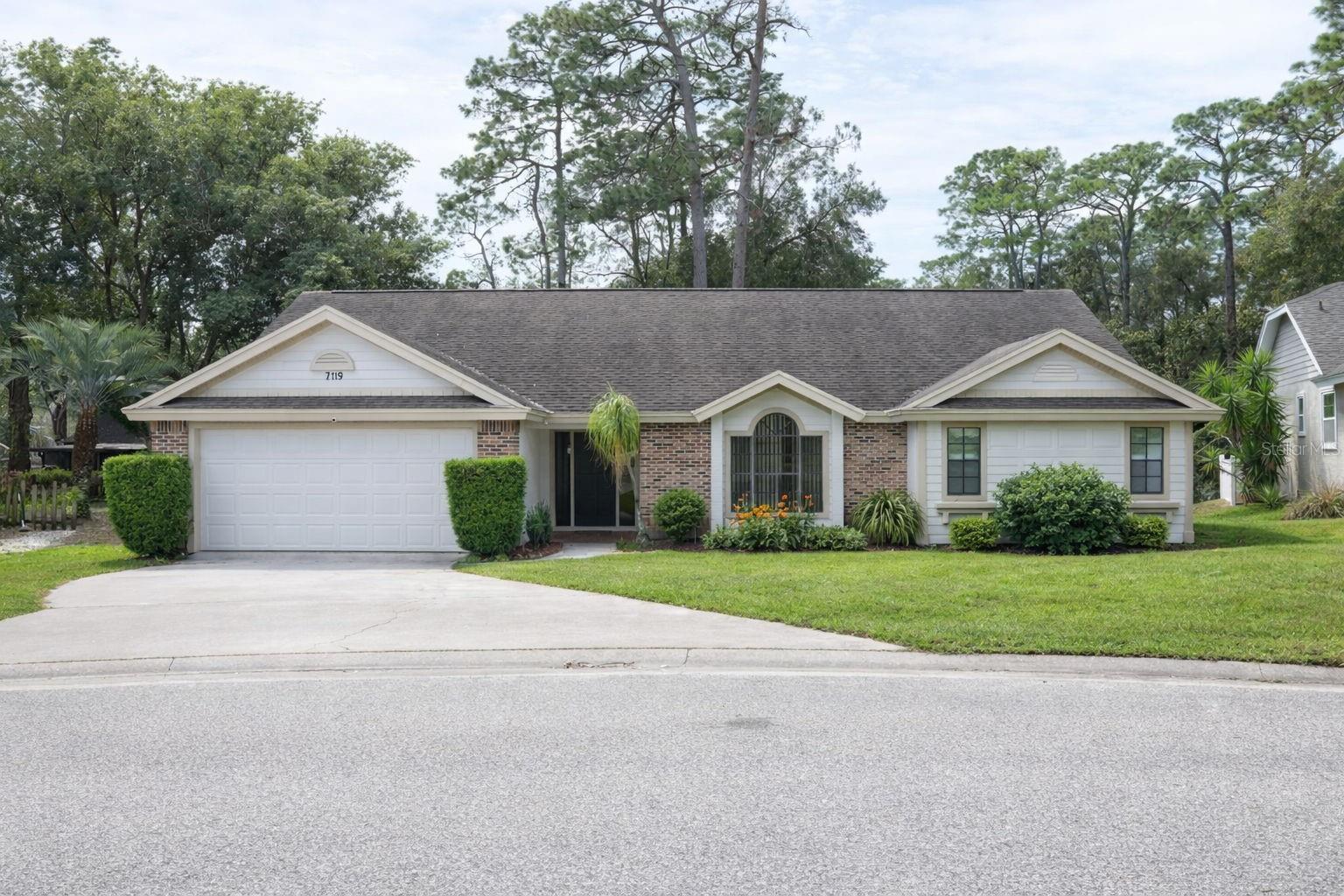 Single Family Residence in ALTAMONTE SPRINGS, FL - Daniel Dourado