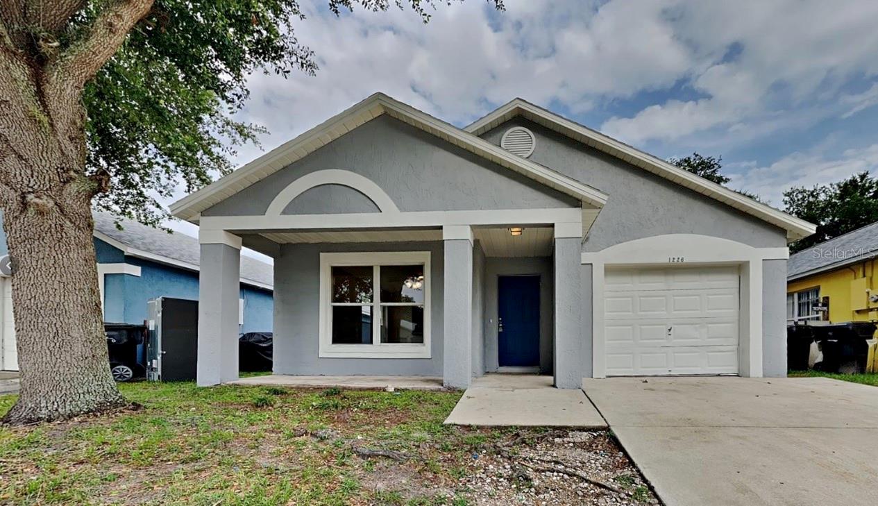 Single Family Residence in ORLANDO, FL - Daniel Dourado