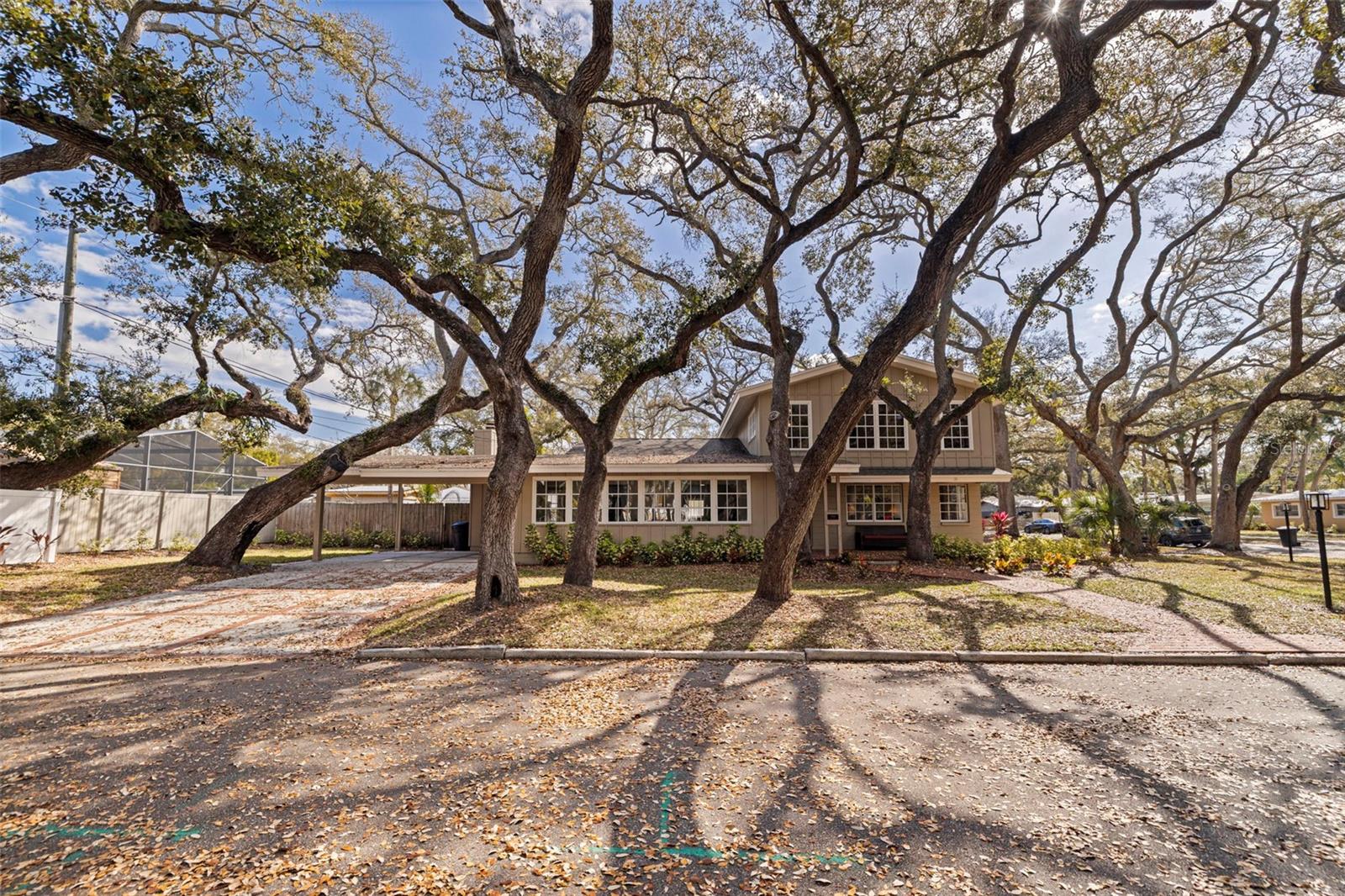 Single Family Residence em ST PETERSBURG, FL - Daniel Dourado