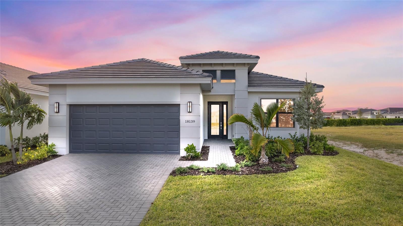 Single Family Residence in LAKEWOOD RANCH, FL - Daniel Dourado