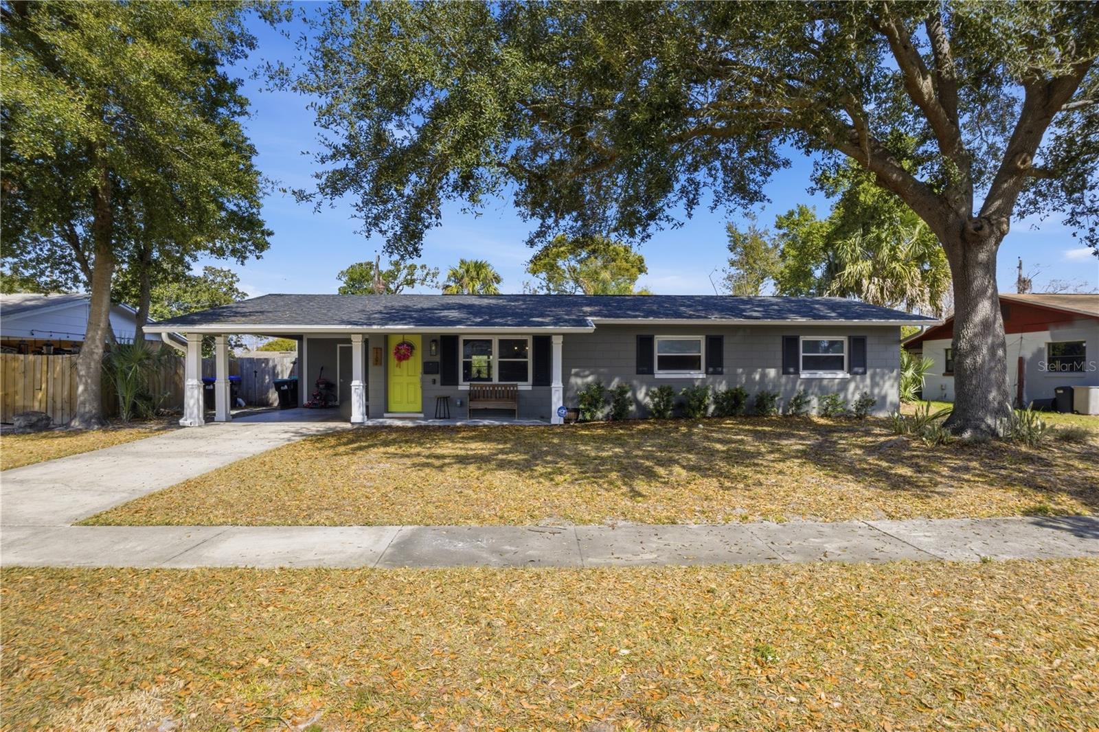 Single Family Residence in ORLANDO, FL - Daniel Dourado