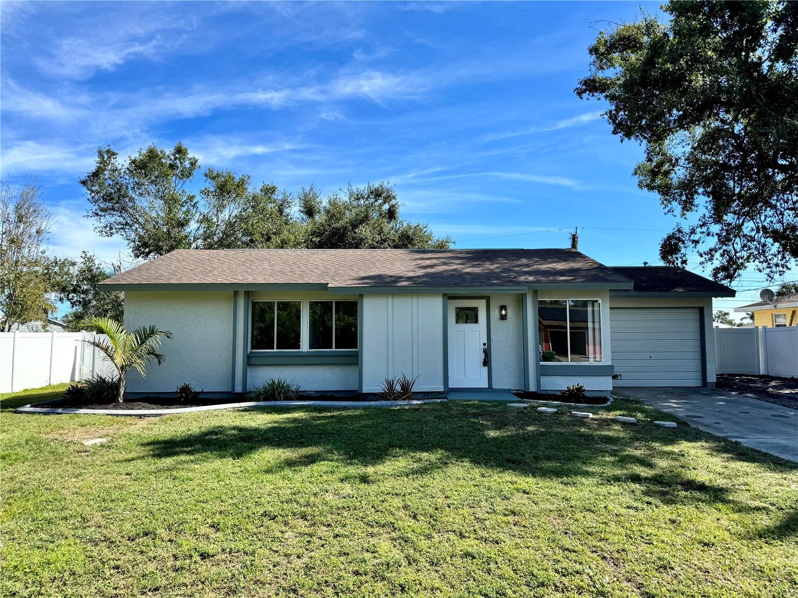 Single Family Residence in PORT CHARLOTTE, FL - Daniel Dourado