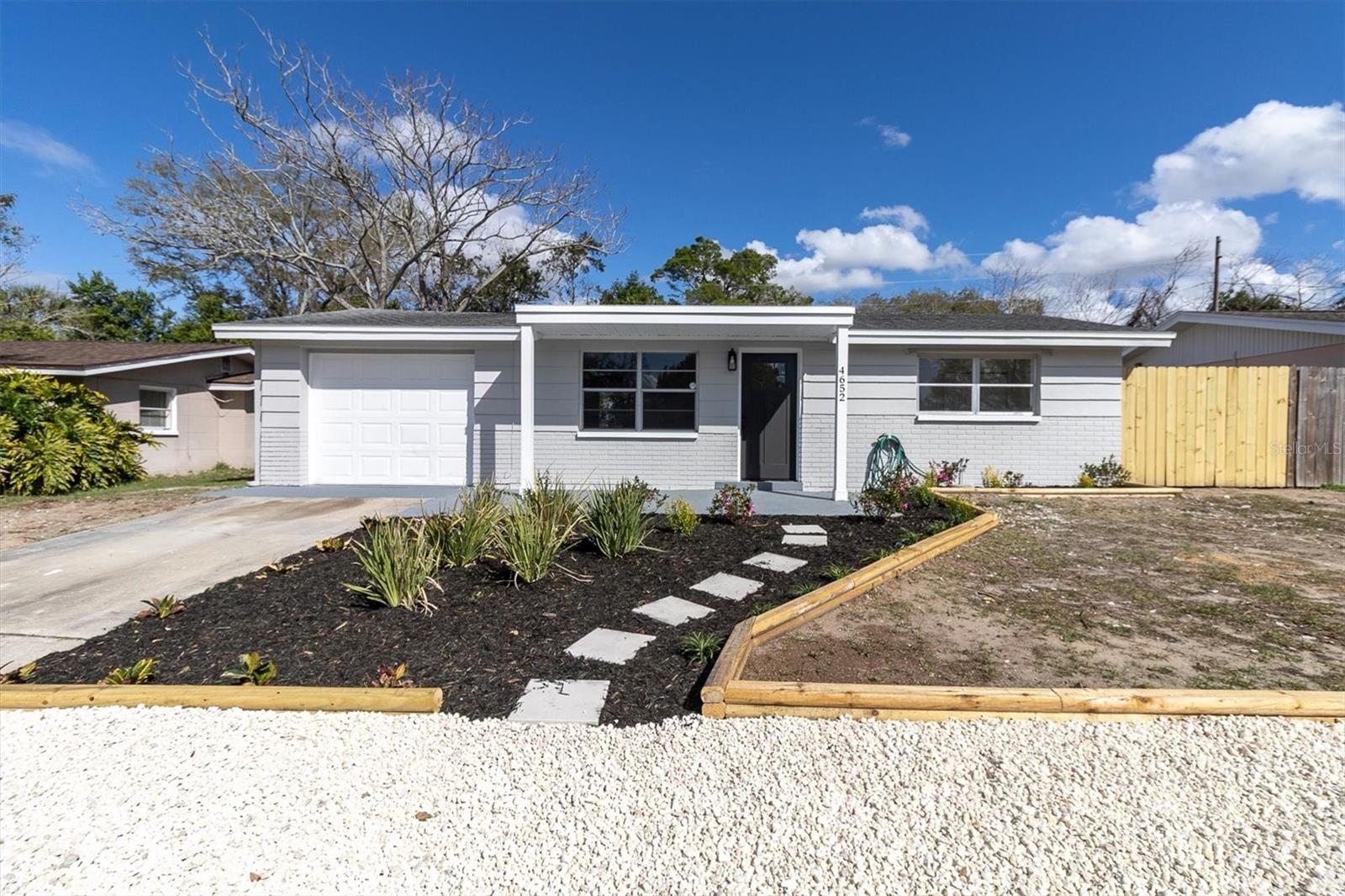 Single Family Residence em NEW PORT RICHEY, FL - Daniel Dourado