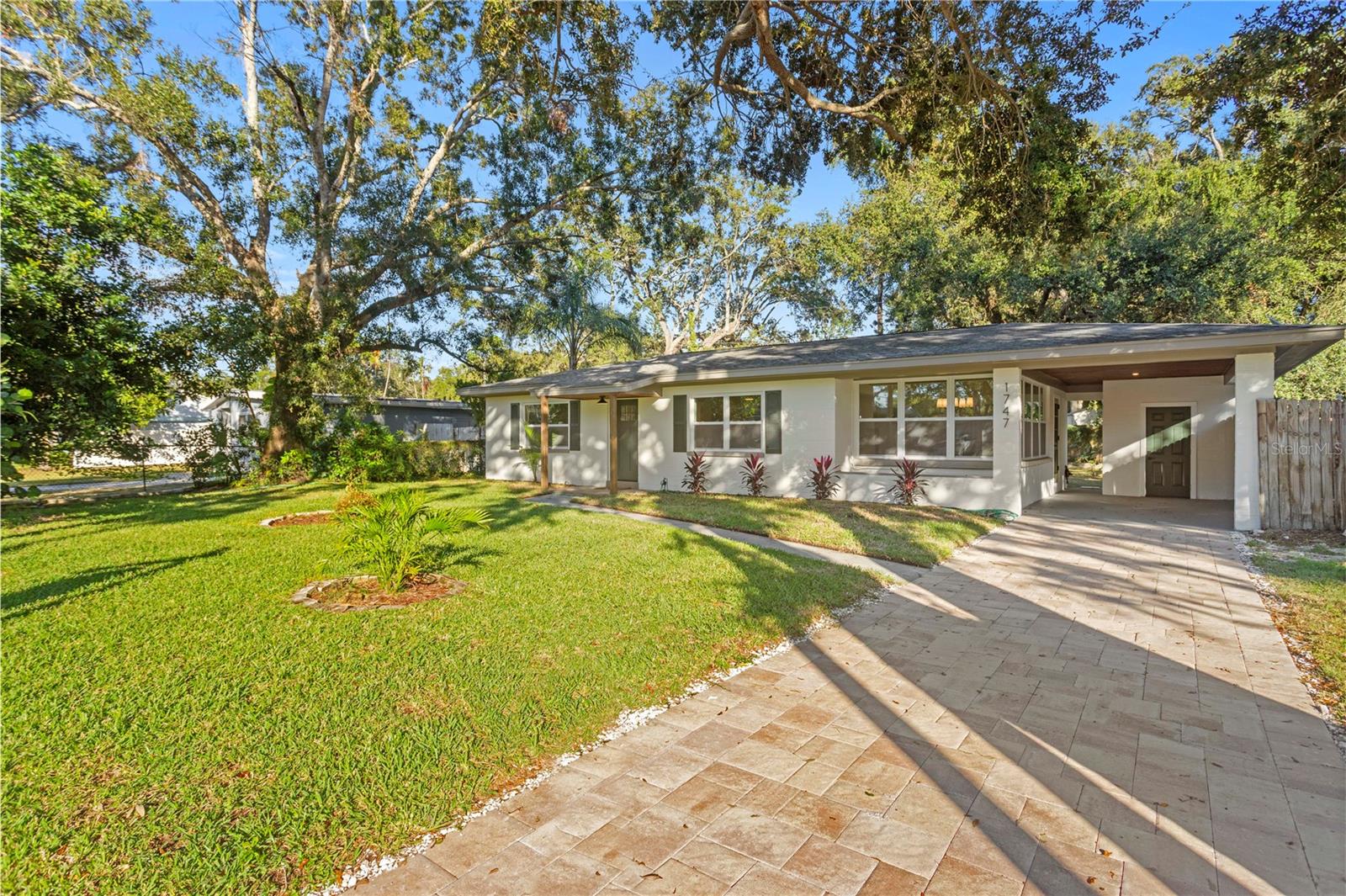 Single Family Residence em DUNEDIN, FL - Daniel Dourado