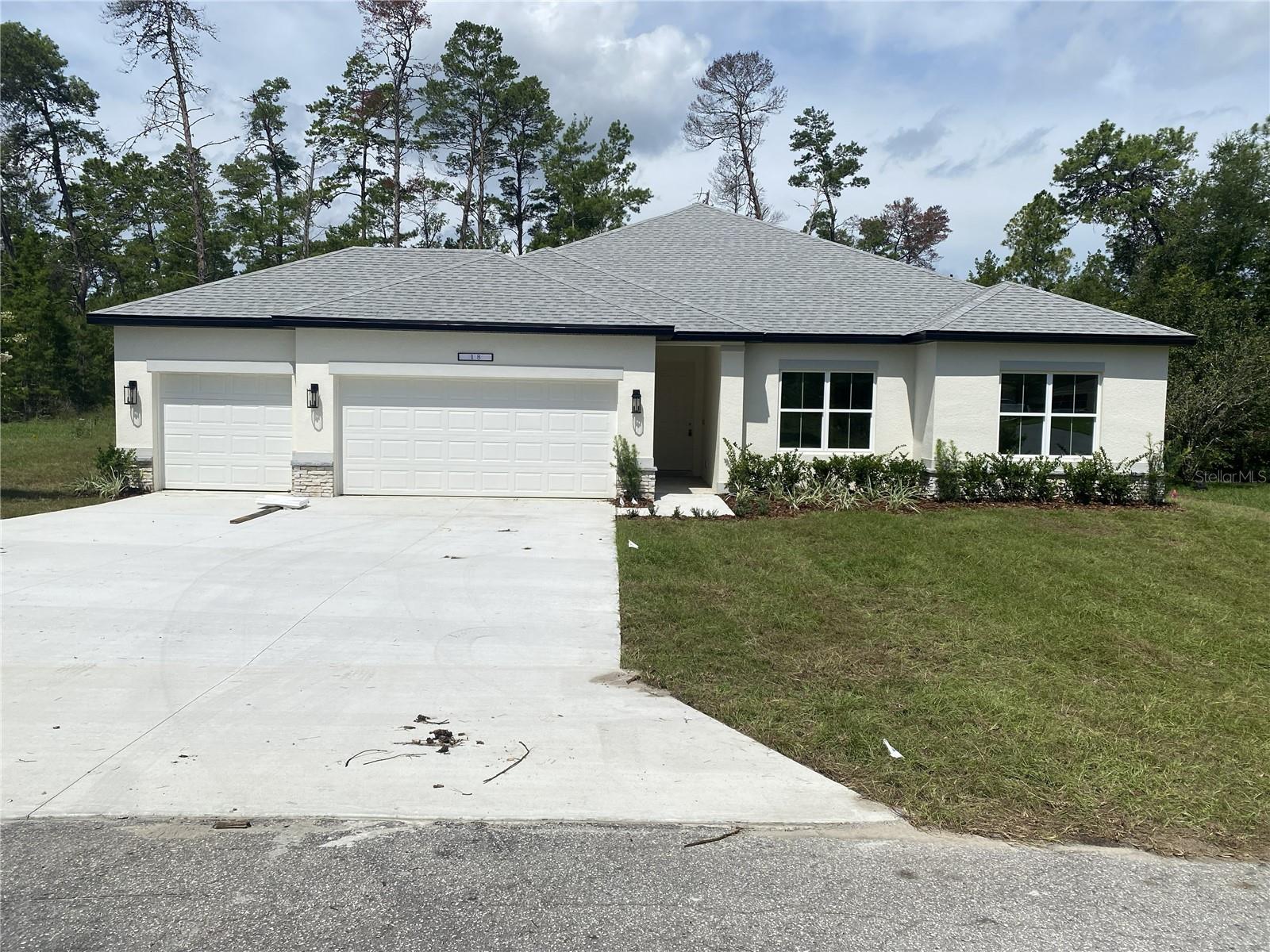 Single Family Residence em SPRING HILL, FL - Daniel Dourado
