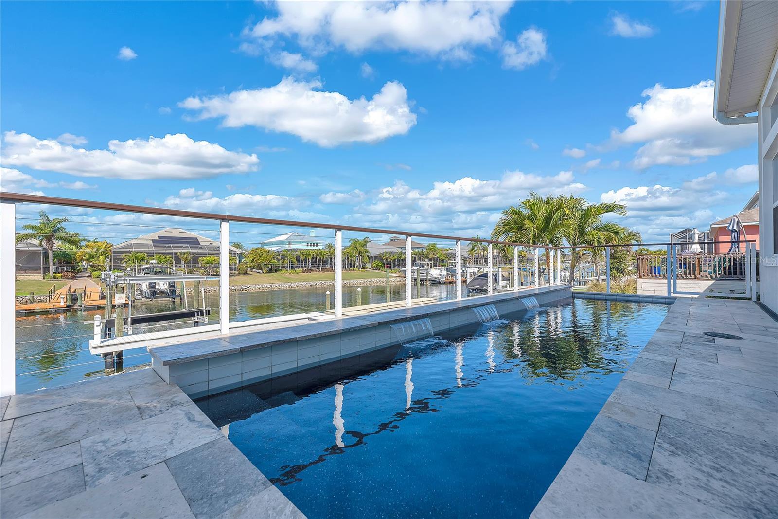 Single Family Residence in APOLLO BEACH, FL - Daniel Dourado