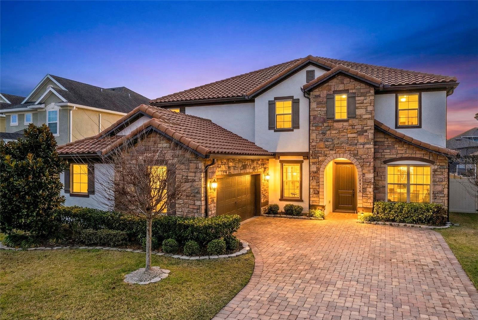 Single Family Residence in ORLANDO, FL - Daniel Dourado