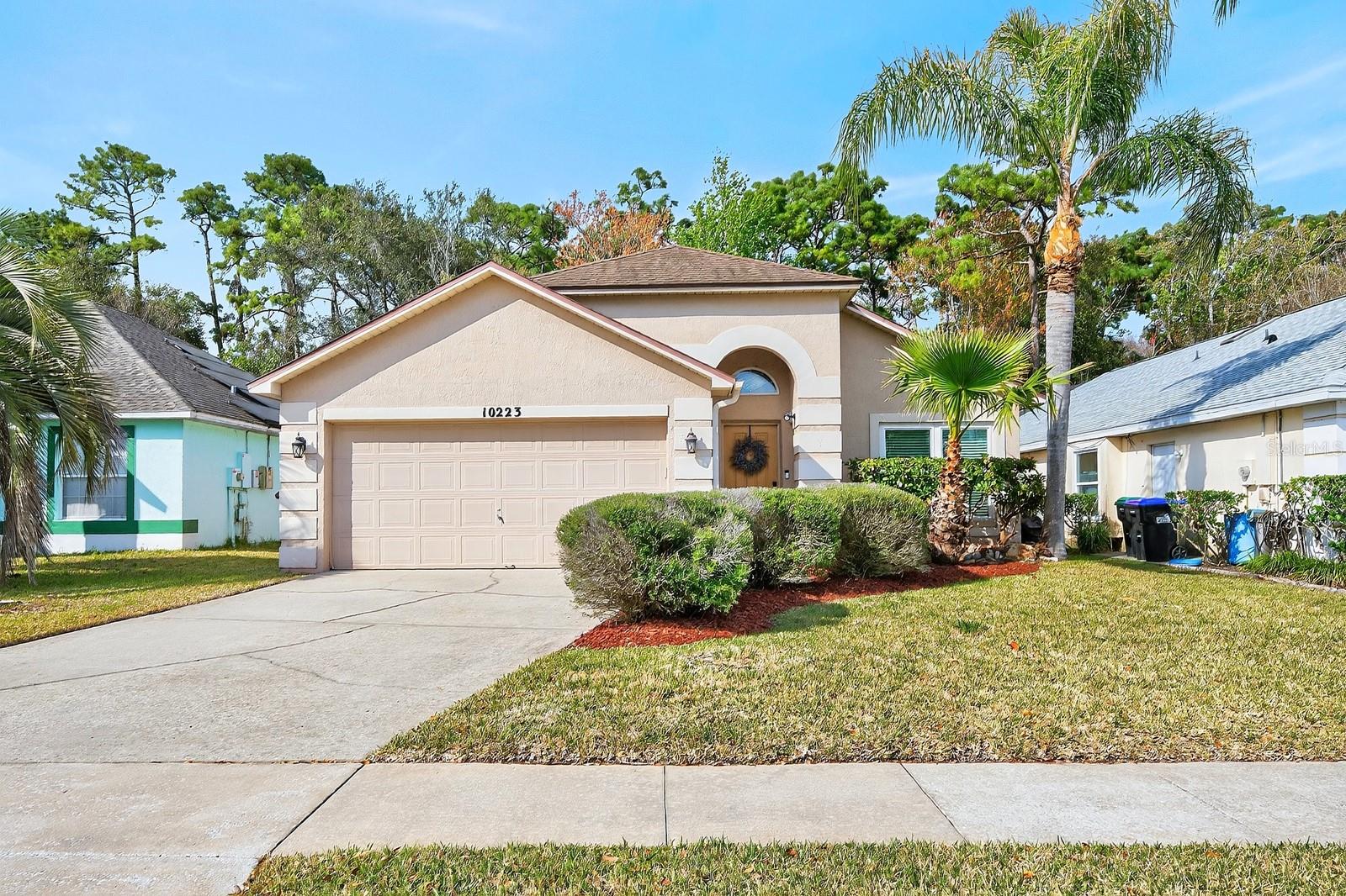 Single Family Residence in ORLANDO, FL - Daniel Dourado
