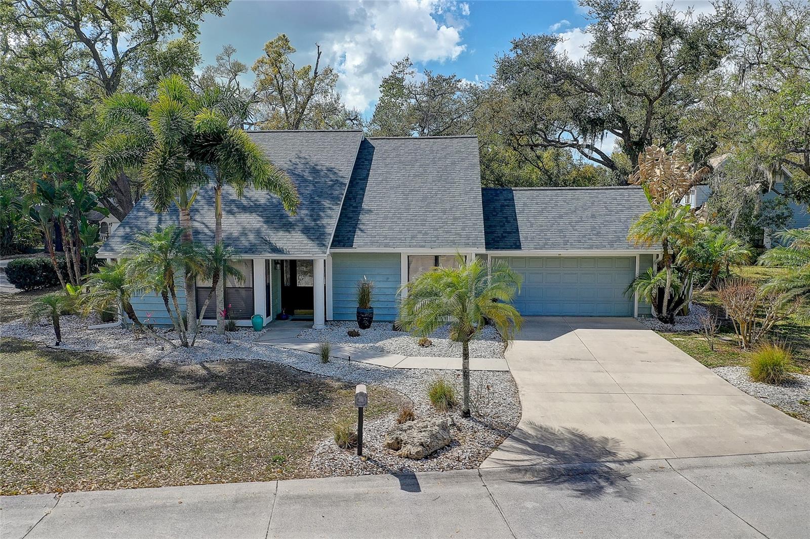 Single Family Residence in SARASOTA, FL - Daniel Dourado