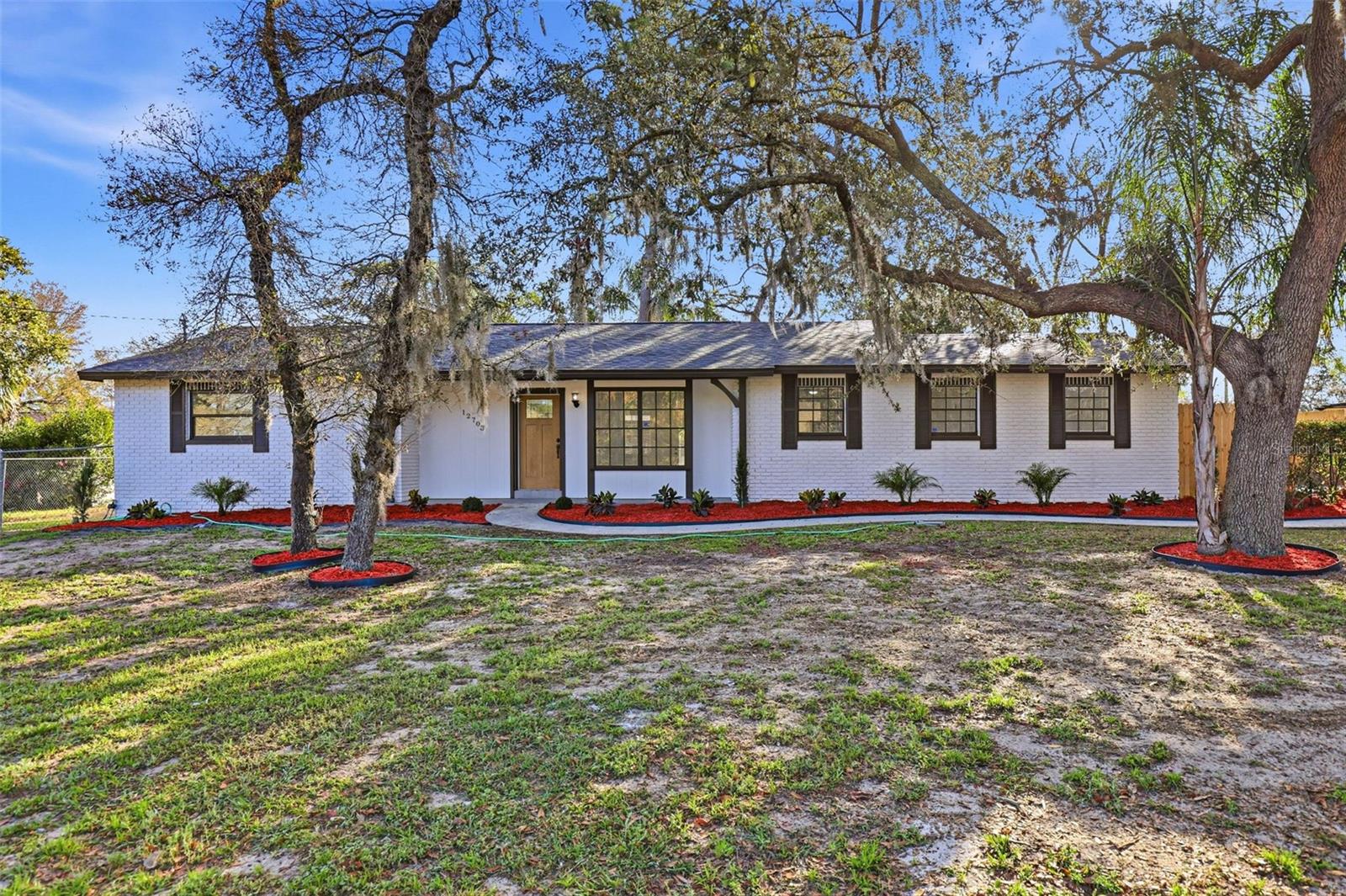 Single Family Residence in TEMPLE TERRACE, FL - Daniel Dourado