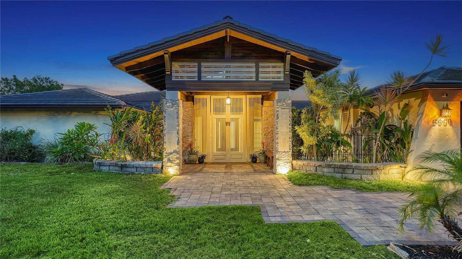 Single Family Residence in SARASOTA, FL - Daniel Dourado
