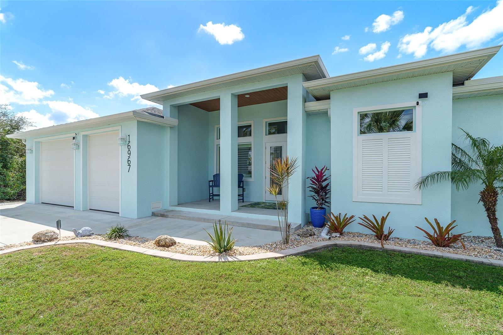 Single Family Residence in PORT CHARLOTTE, FL - Daniel Dourado