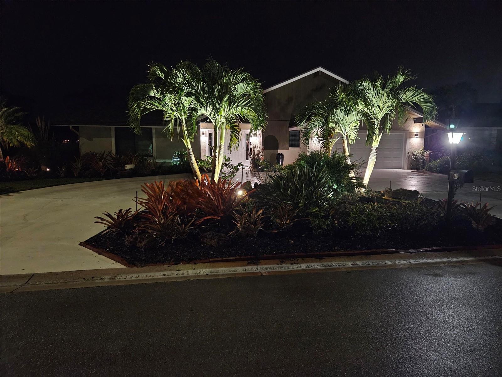 Single Family Residence in NAPLES, FL - Daniel Dourado