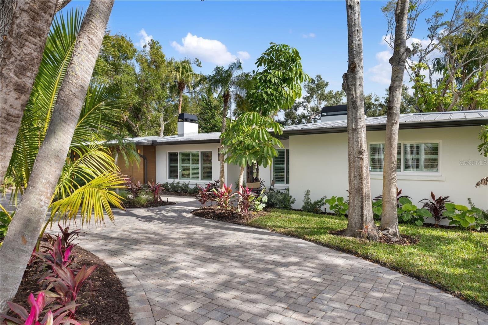 Single Family Residence in SARASOTA, FL - Daniel Dourado