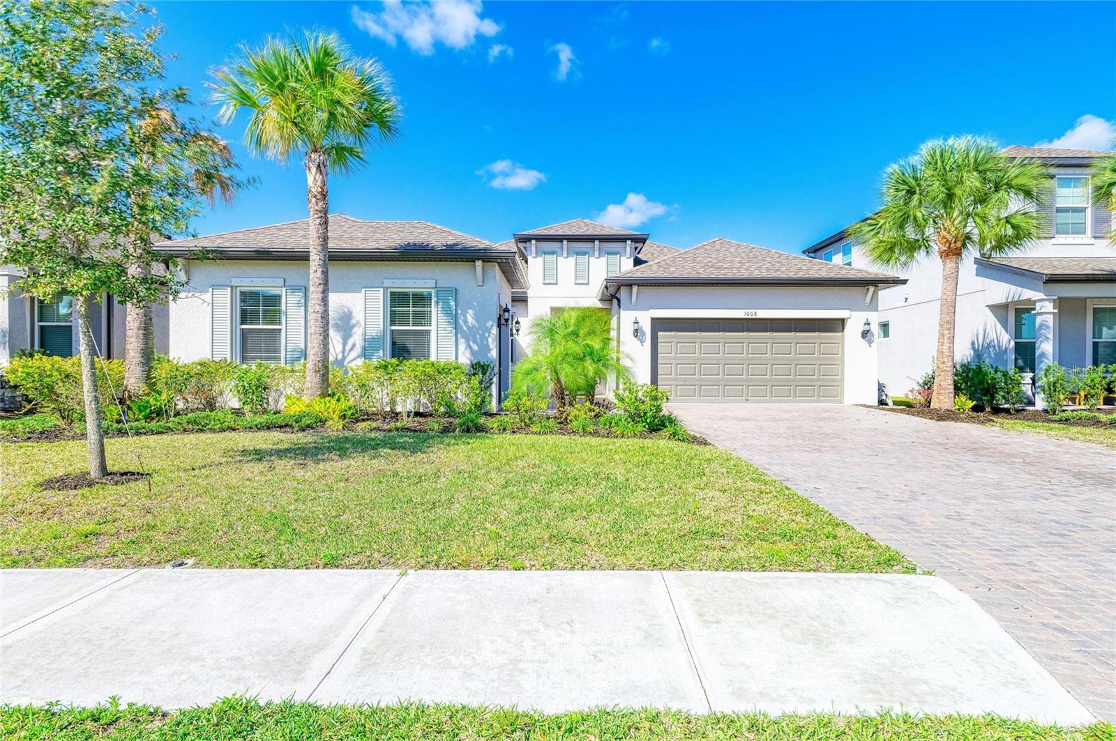 Single Family Residence in BRADENTON, FL - Daniel Dourado
