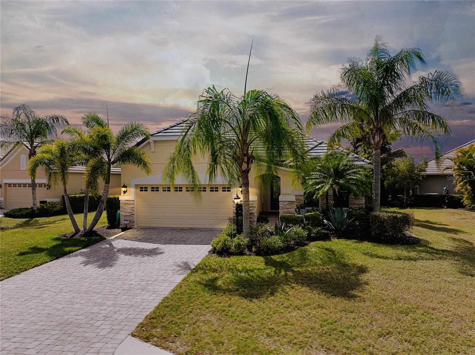 Single Family Residence in LAKEWOOD RANCH, FL - Daniel Dourado