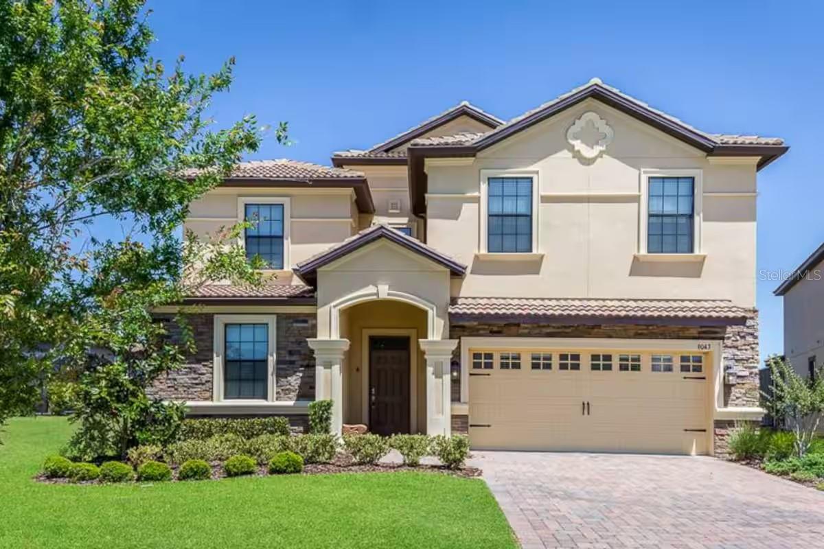 Single Family Residence in DAVENPORT, FL - Daniel Dourado