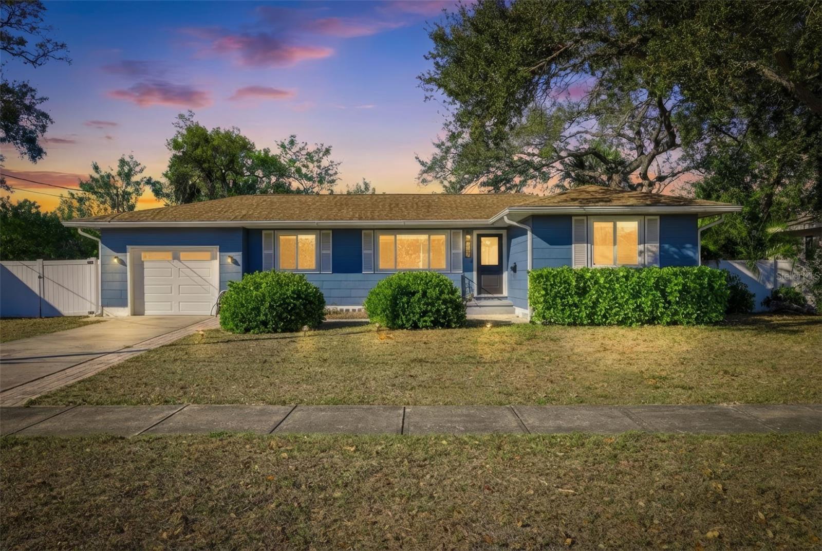 Single Family Residence em ST PETERSBURG, FL - Daniel Dourado