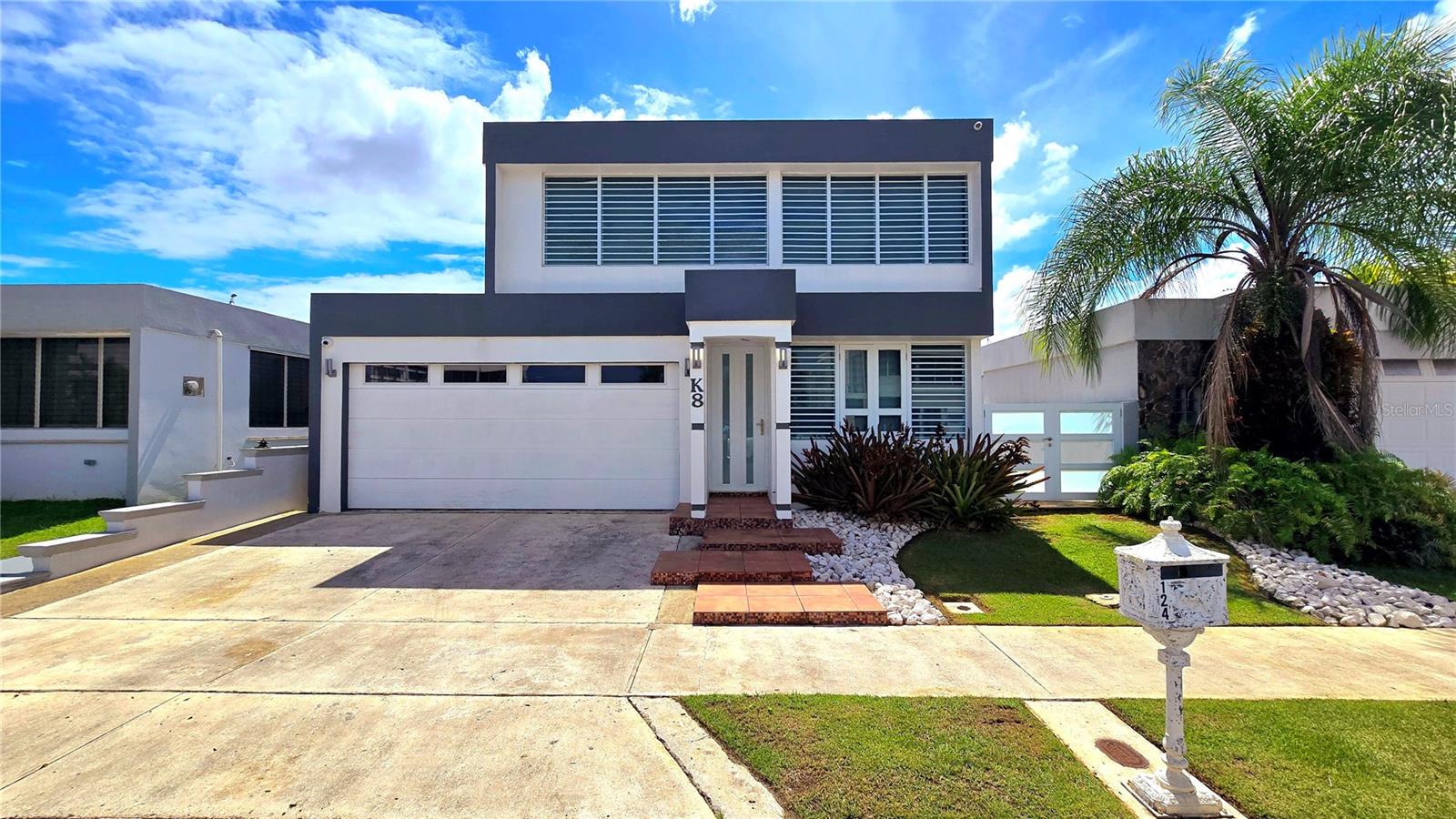 Single Family Residence in TOA ALTA, PR - Daniel Dourado