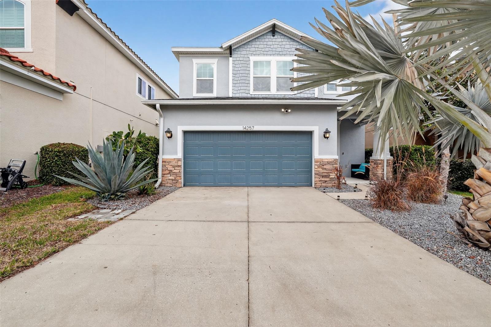 Single Family Residence in LITHIA, FL - Daniel Dourado