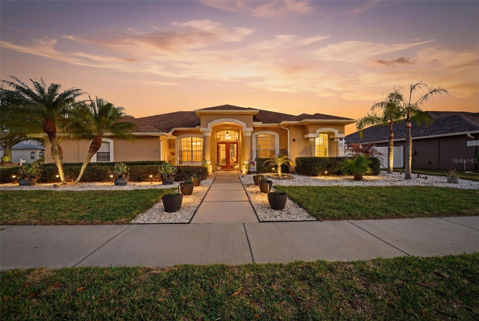 Single Family Residence in LUTZ, FL - Daniel Dourado